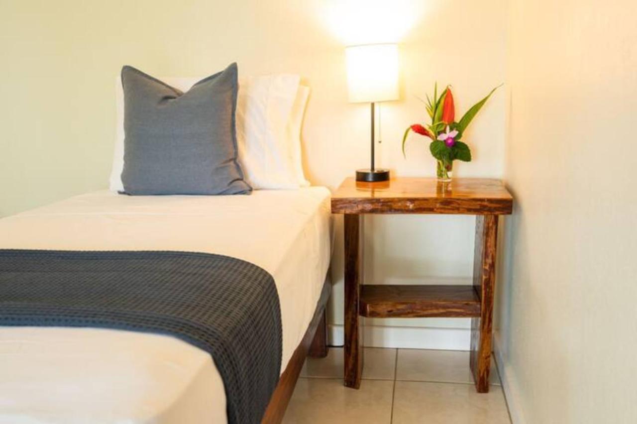 Casa Marlin Bed & Breakfast โบกัสทาวน์ ภายนอก รูปภาพ
