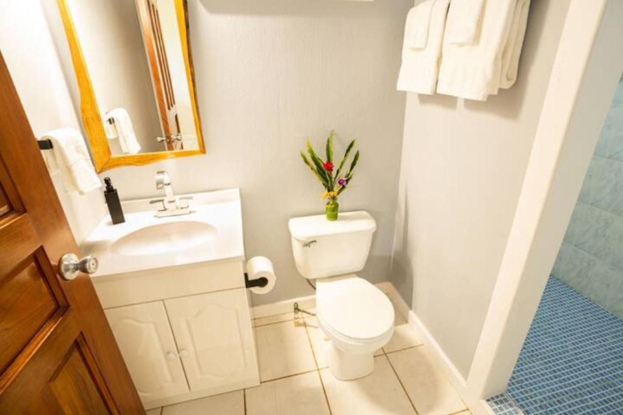 Casa Marlin Bed & Breakfast โบกัสทาวน์ ภายนอก รูปภาพ