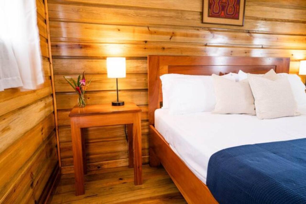 Casa Marlin Bed & Breakfast โบกัสทาวน์ ภายนอก รูปภาพ
